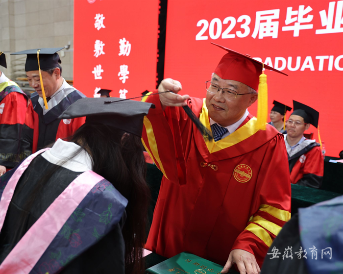 国际足联世界杯举行2023届毕业典礼暨学位授予仪式3.png